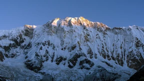 Erste Gipfelerfolge an der Annapurna I