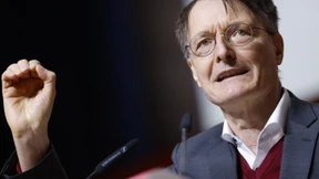 Lauterbach und Habeck blicken besorgt in die USA