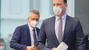 Spahn warnt vor zu schnellen Öffnungen