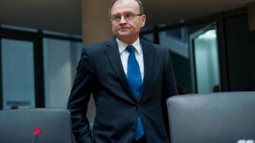 De Maizière stellt Wichert wieder ein