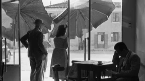 Eine seltsame Stille überall