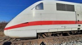 ICE kollidiert mit Granitblock