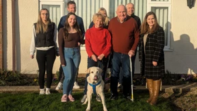 Gestohlene Hündin nach sieben Jahren wieder mit Familie vereint