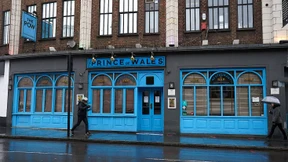 Britische Polizei löst illegale Partys und Treffen auf