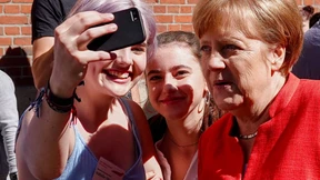 Merkel spricht mit Schülern über Europa