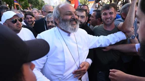 Ein Erzbischof auf Paschinjans Spuren