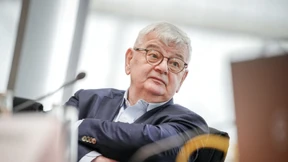 Joschka Fischer wirbt für atomare Aufrüstung