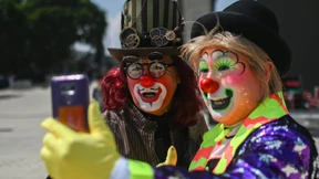 Hunderte Clowns feiern in Mexiko