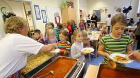 Zu viel Fleisch und zu wenig Gemüse in Schulkantinen