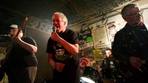 Laut, ordinär und geistig behindert