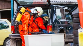 Häuser evakuiert: Fahrer tankt Auto mit Wasserstoffperoxid