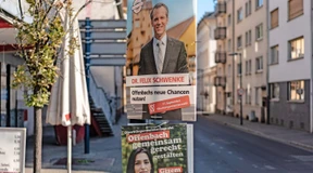 Zwei Frauen und ein Mann fordern Schwenke heraus
