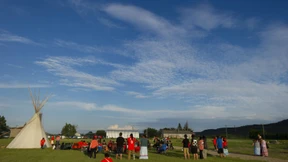 Zeremonie nach Fund eines weiteren Massengrabs