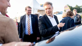 Robert Habeck lädt zu Autogipfel