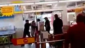 Fesselt ihn an den Baum!