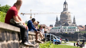 Weniger als 2000 Neuinfektionen, Inzidenz knapp über 35