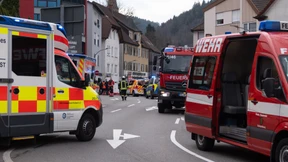 Lastwagen erfasst Mutter und Kind – beide sterben sofort