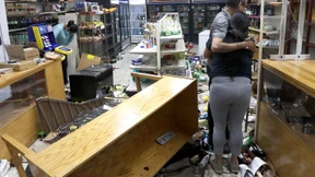 Plünderer verwüsten Geschäfte