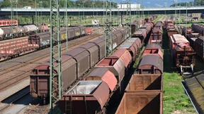 Wieder Erdbewegungen an Bahnstrecke in Rastatt 