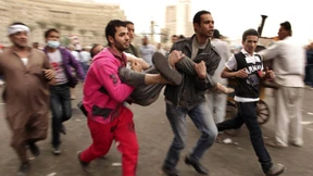 Demonstranten setzen Büros der Muslimbrüder in Brand