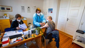 Arztpraxen könnten nach Ostern mit Impfstoff beliefert werden