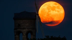 Supermond zieht Londoner in seinen Bann