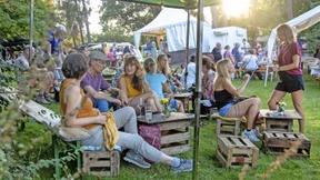 Weinmarkt unter Hitzeglocke