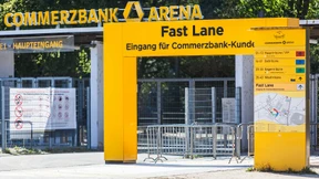 Vorfahrt für Commerzbank-Kunden irritiert Eintracht-Fans