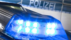 Betrunkener 18-Jähriger fährt 13 Fahrzeuge an