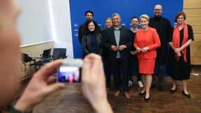 Auf schwachen Füßen