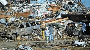 Suche nach Überlebenden und Toten