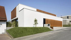 Klug gestapelt am Dorfrand