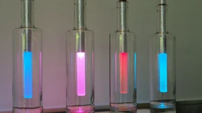 Für Weinflaschen gibt’s jetzt auch Kondome