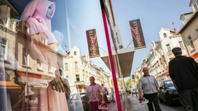 Vorbild mit kleinen Rissen