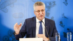 Müssen Beschränkungen „noch viele Monate“ durchhalten