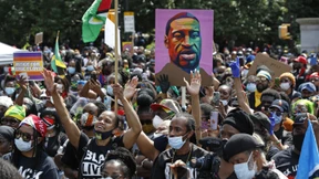 Die Polizei auf dem Rückzug