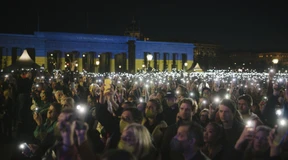 Ein Lichtermeer zur Hymne der Ukrainer