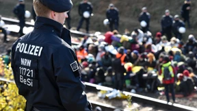 Polizei räumt Gleise in NRW