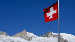 Deutsche Schuldenberge mit Alpenblick  