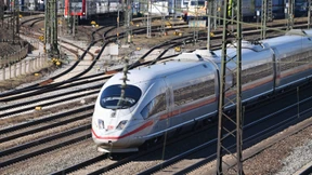 Tasche mit 15.000 Euro Bargeld in ICE gefunden