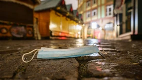 Maske, Klage und ein Sieger