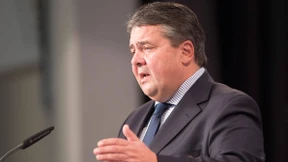 Gabriel hält am Freihandel mit Amerika fest 