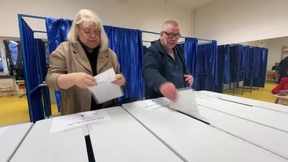 Rumänen stimmen über neuen Präsidenten ab