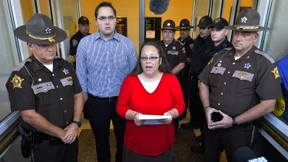 Homophobe Standesbeamtin erwartet Prozess