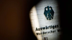 Regierung will Namen aller Agenten erfahren