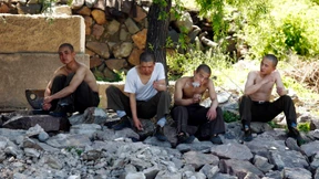 Selbst Grenzsoldaten hoffen auf Almosen von „drüben“ 