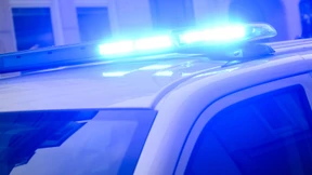 Toter Säugling im Müllsack – Polizei sucht Gelände ab