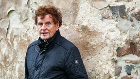 Ein großer Fernseherzähler gerät im Alter in Verruf