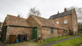 In England kann man jetzt ein ganzes Dorf kaufen