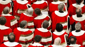 Das britische Oberhaus verbannt den Erbadel